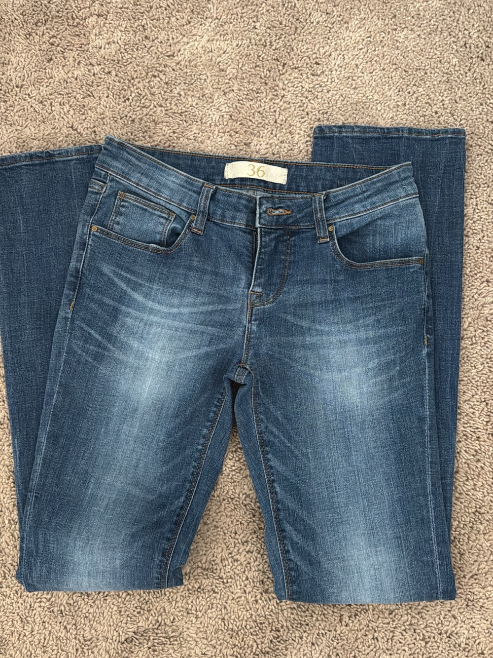Women’s Straight leg jeans- Zara